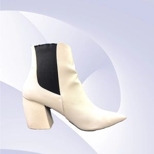 Women’s White Pointed Toe Ankle Booties Size 11